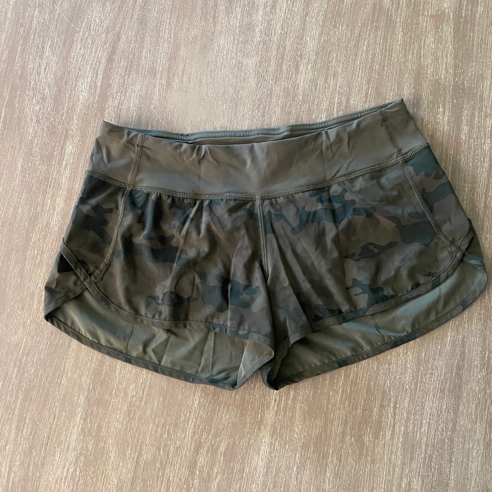 Lululemon Speed Up 2.5”, Size 8